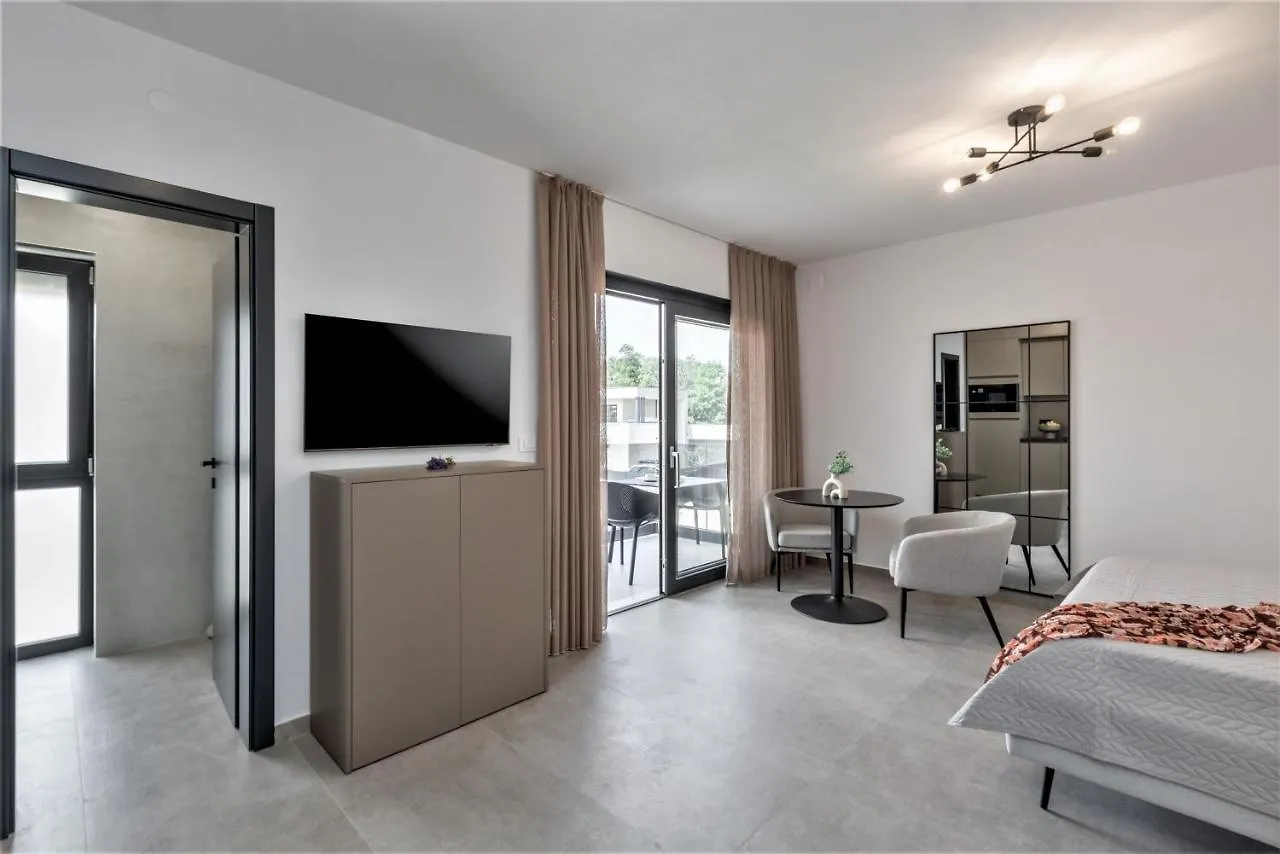 Valla Family Apartments And Rooms Funtana