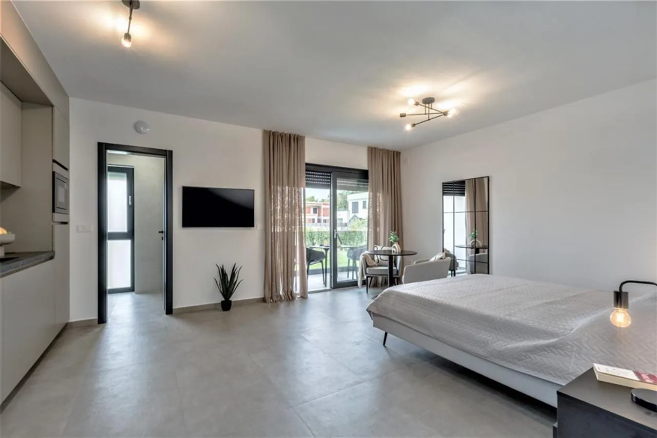 Valla Family Apartments And Rooms Funtana