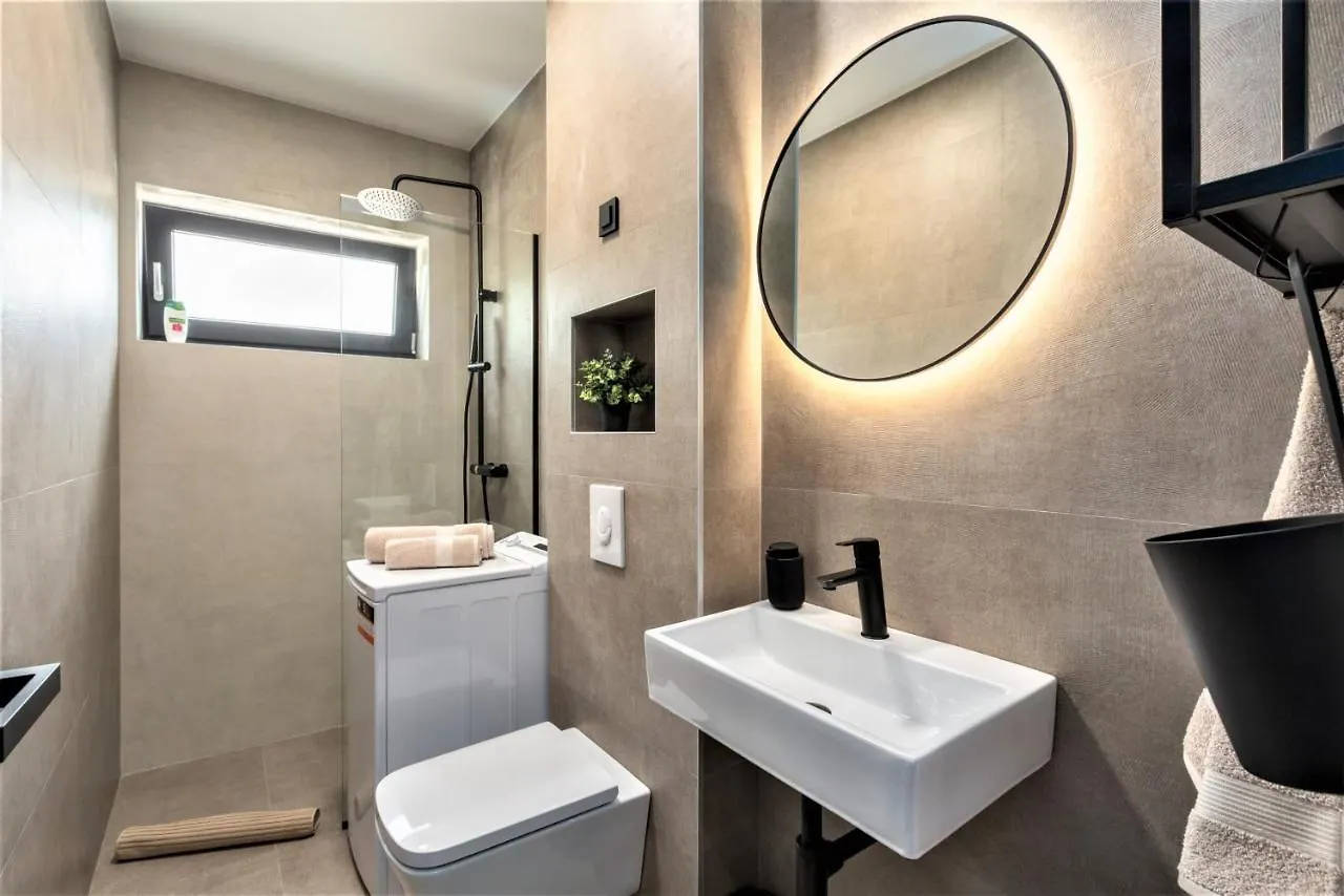 Valla Family Apartments And Rooms Funtana 0*,
