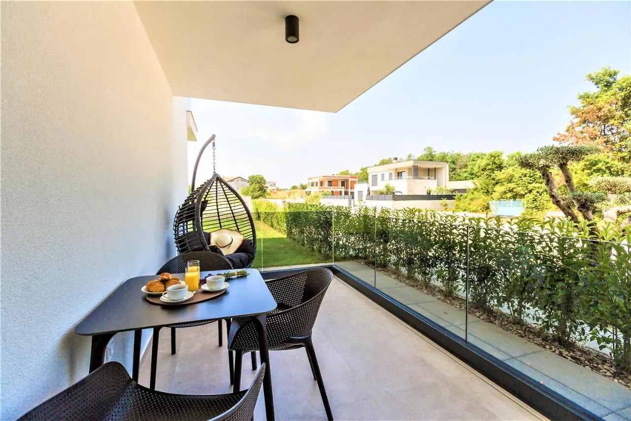 Valla Family Apartments And Rooms Funtana