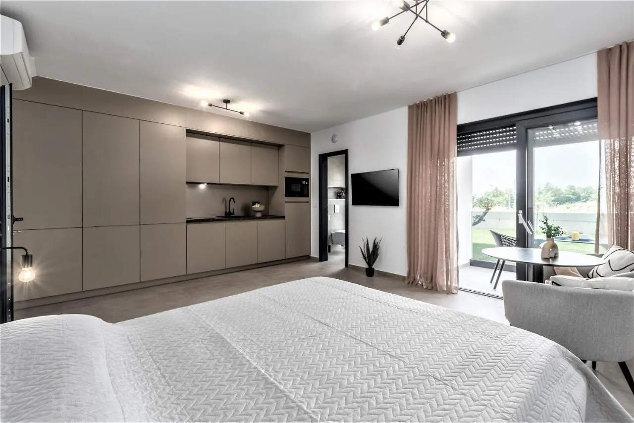 Valla Family Apartments And Rooms Funtana Croatia