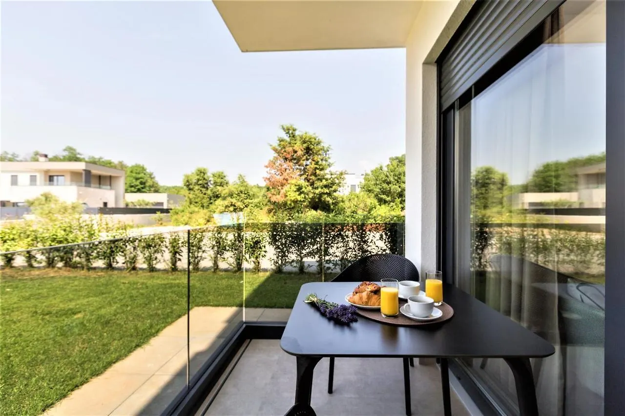 Valla Family Apartments And Rooms Funtana