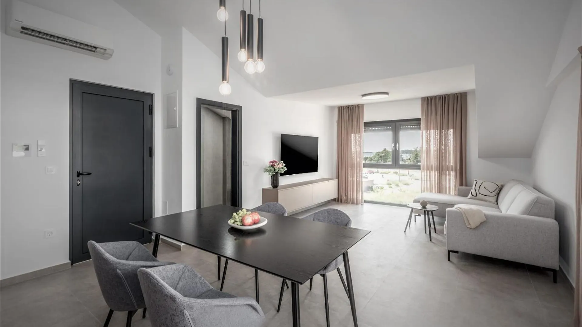 Valla Family Apartments And Rooms Funtana