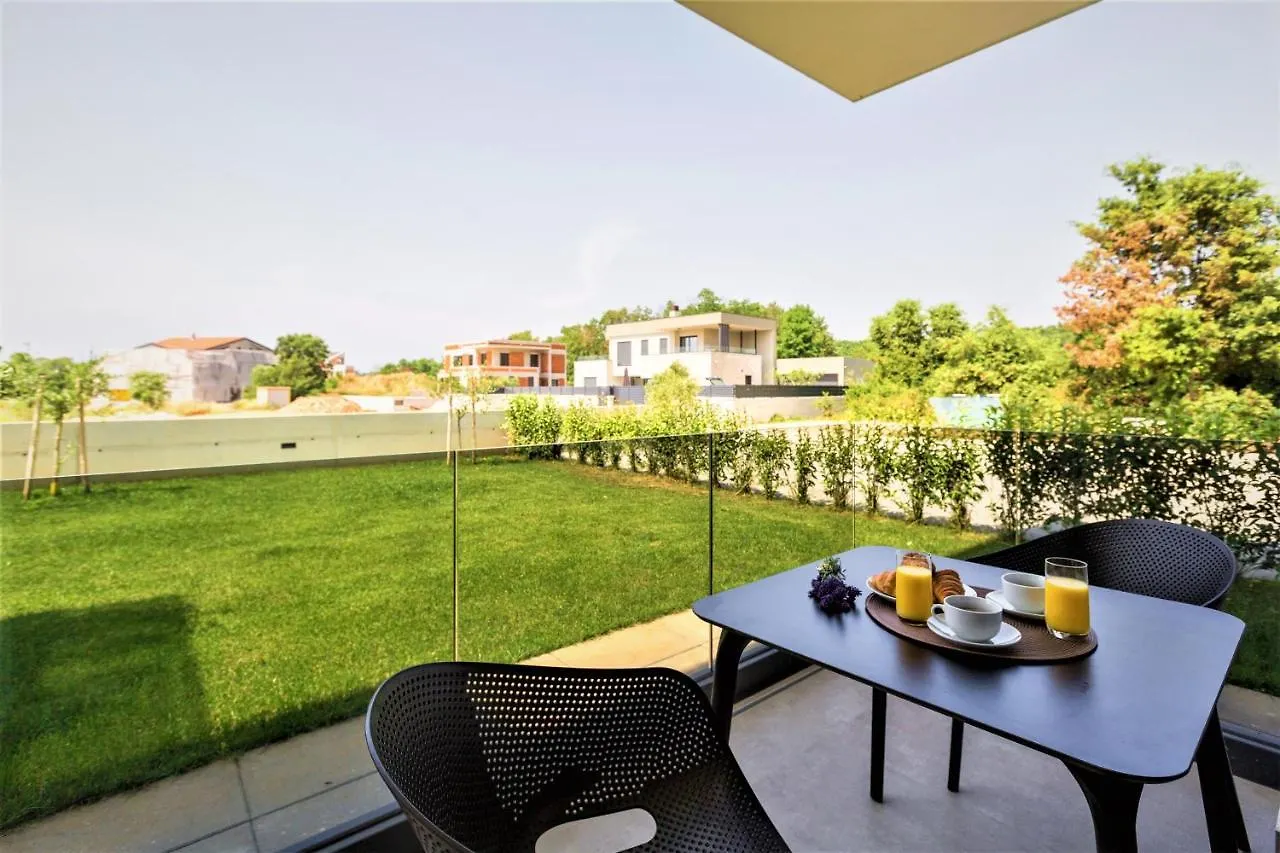 Valla Family Apartments And Rooms Funtana 0*,